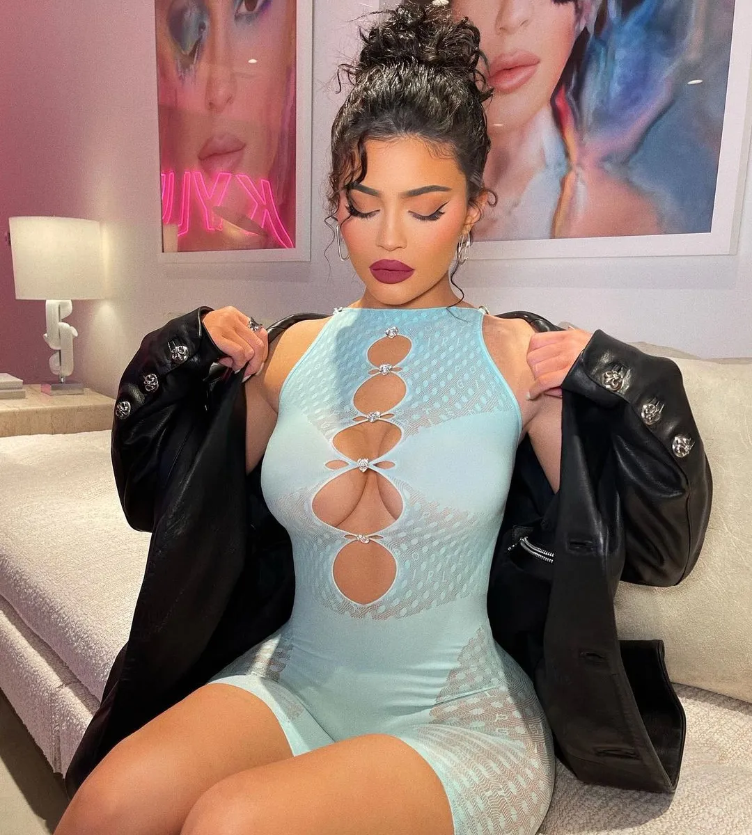 Kylie Jenner braless and nude pics